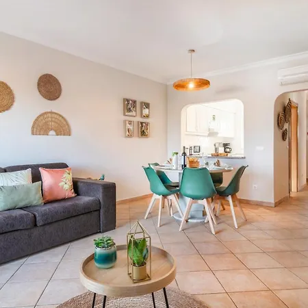 Our House In Clube アパート