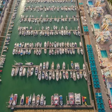 Our House In Clube * アルブフェイラ